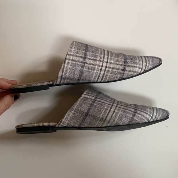 ⭐️HOST PICK⭐️ [7] Plaid flats - Picture 4 of 11